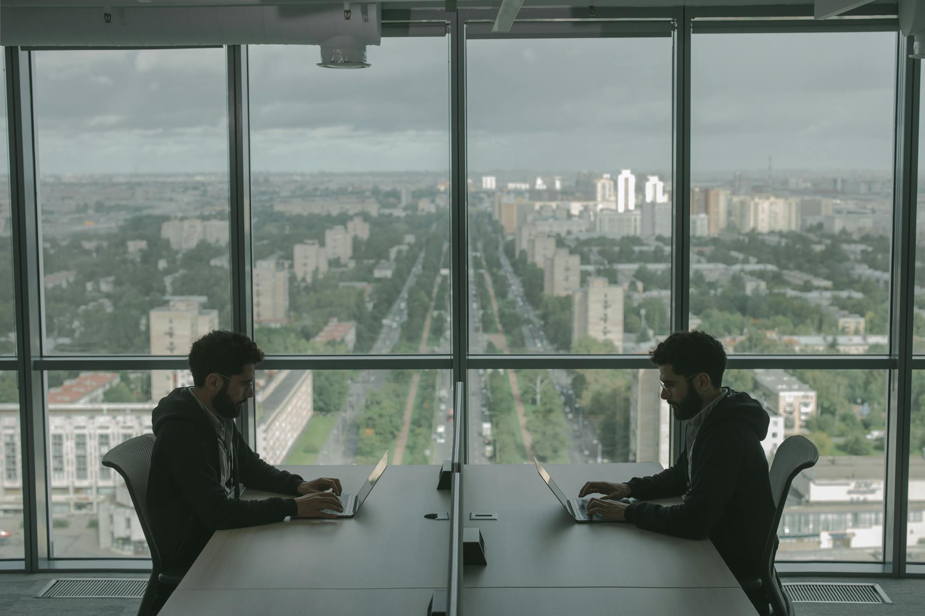 The Rise of Co-Working Spaces: A Modern Solution for Entrepreneurs